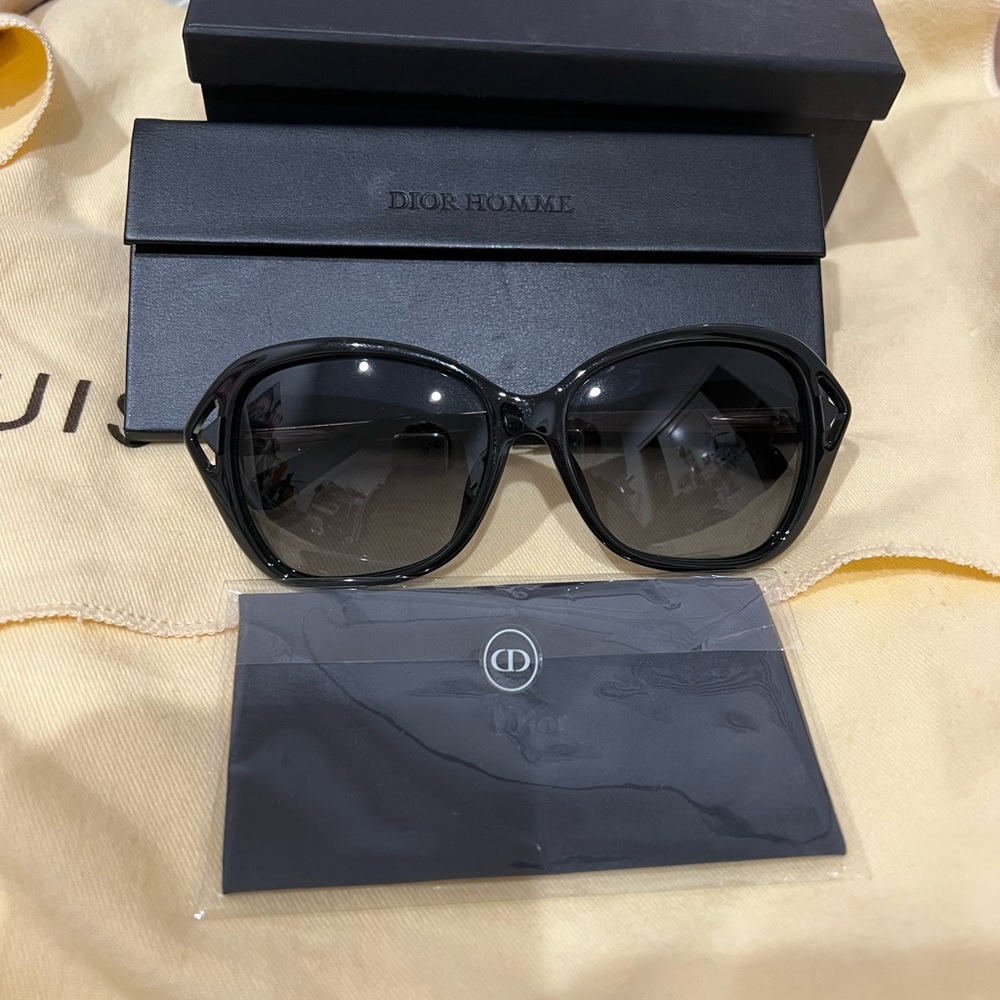 Dior sunglasses 🕶